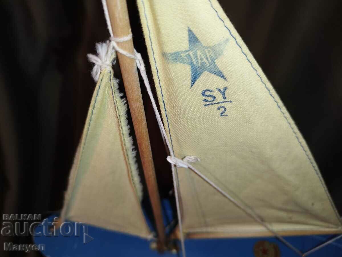 Доставка на Старо моделче на яхта,платноходка. Доставка на Старо моделче на яхта,платноходка.