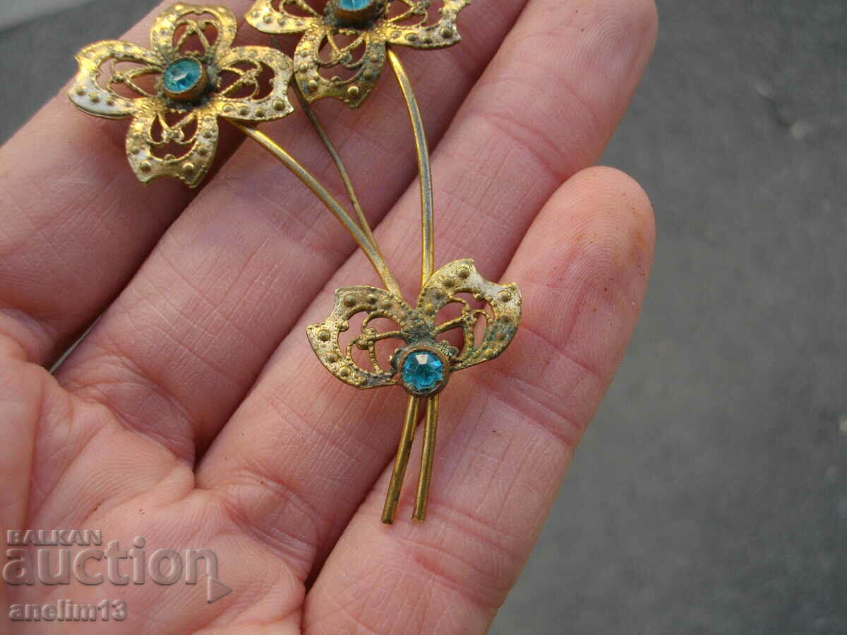 Delivery of AN OLD GILT BROOCH Delivery of AN OLD GILT BROOCH