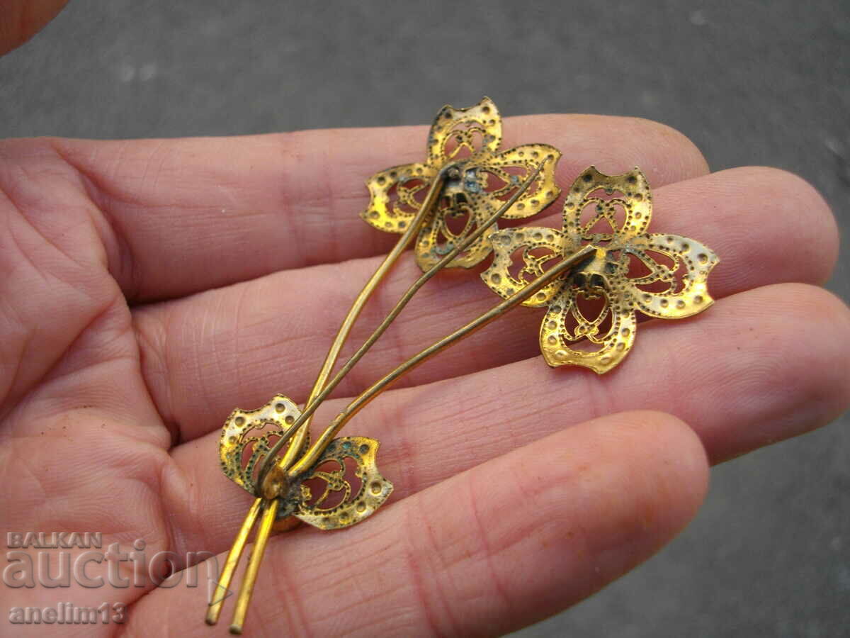 AN OLD GILT BROOCH - 6 AN OLD GILT BROOCH - 6