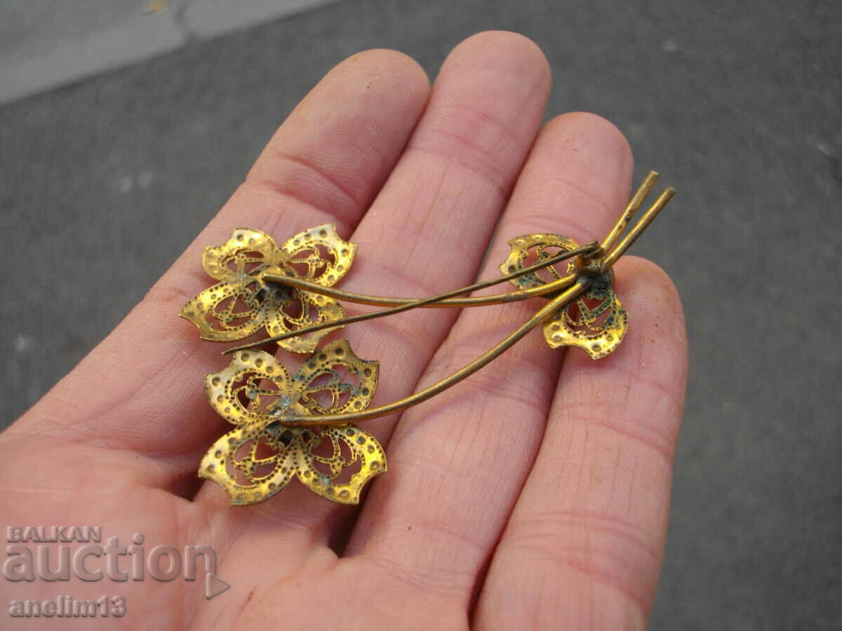 AN OLD GILT BROOCH - 7 AN OLD GILT BROOCH - 7