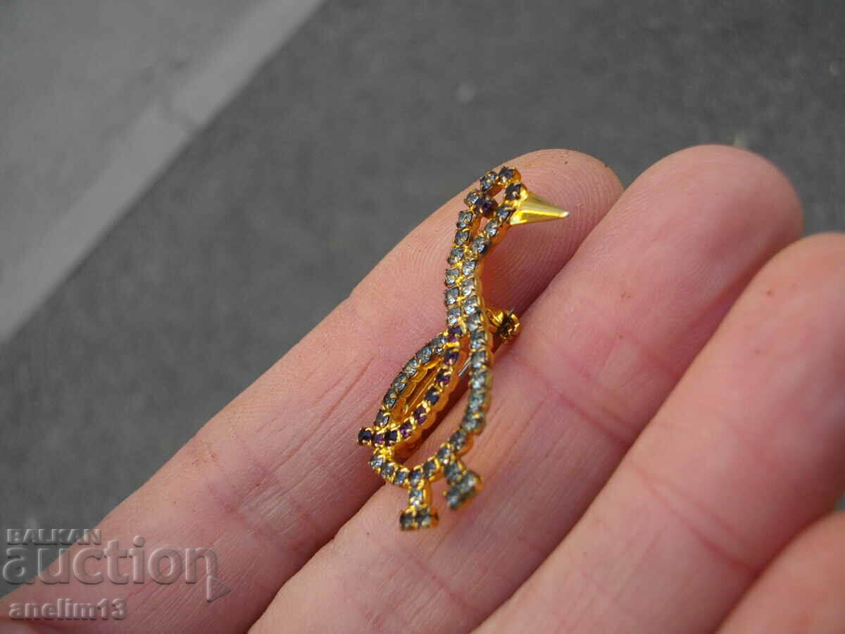 Auction AN OLD GILT BROOCH Auction AN OLD GILT BROOCH