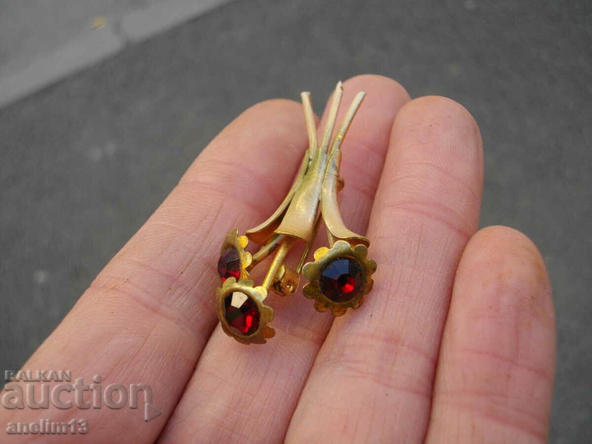 AN OLD GILT BROOCH with price 15.00 BGN | € 7.67 AN OLD GILT BROOCH with price 15.00 BGN | € 7.67