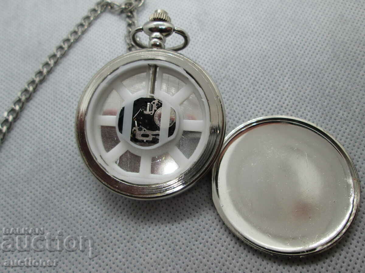 QUARTZ POCKET WATCH, I DON'T KNOW IF IT WORKS - 5 QUARTZ POCKET WATCH, I DON'T KNOW IF IT WORKS - 5