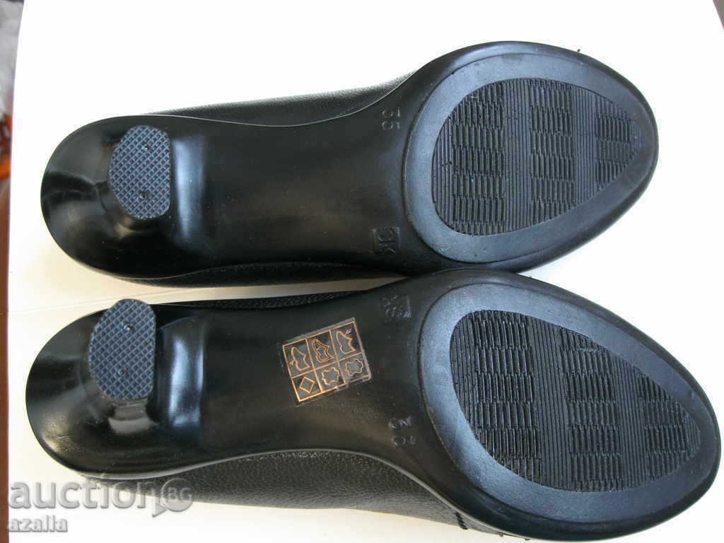 Pantofi de dama din piele naturala, marimea 35 cu preț € 11.76 | 23.00 BGN Pantofi de dama din piele naturala, marimea 35 cu preț € 11.76 | 23.00 BGN
