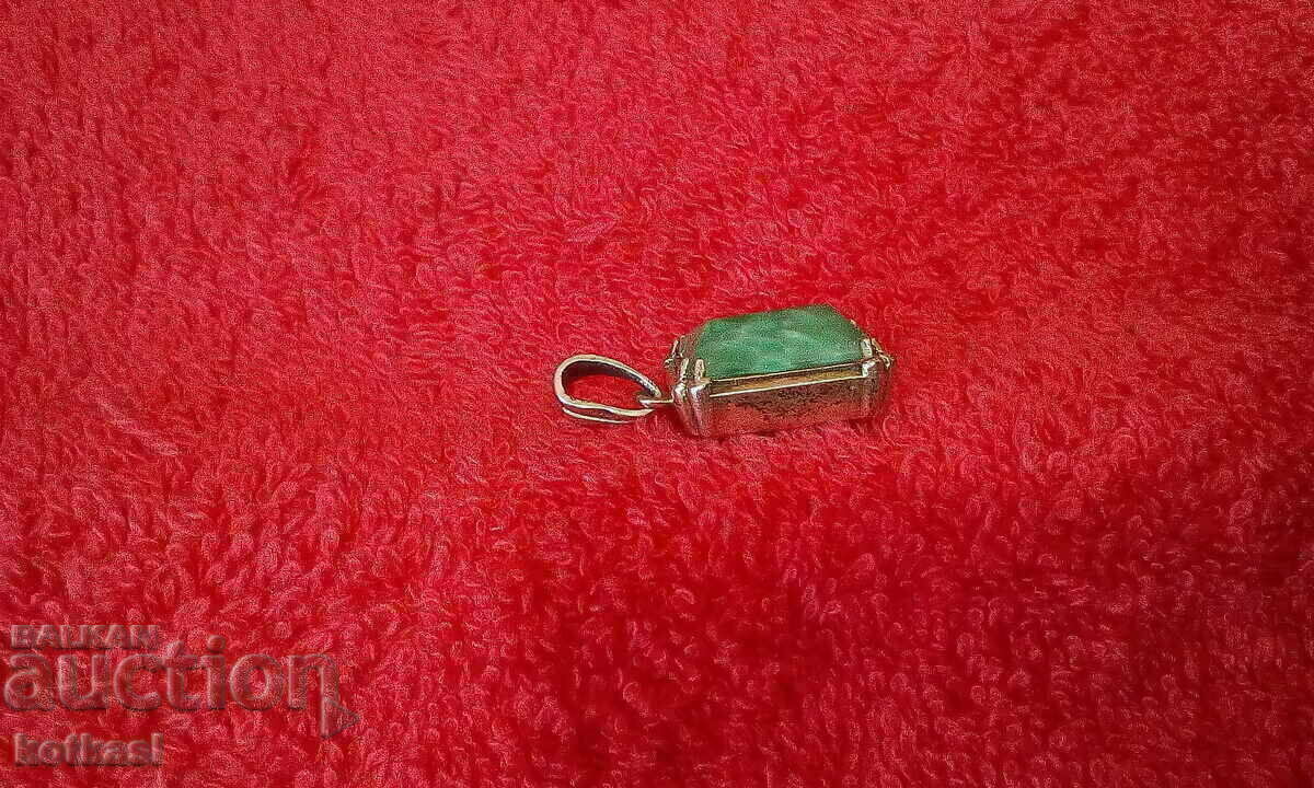 Delivery of Old Silver 800 Green Semi Precious Stone Pendant Delivery of Old Silver 800 Green Semi Precious Stone Pendant