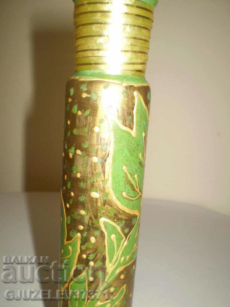 Auction VINTAGE BEAUTIFUL HANDCRAFTED PAINTED GLASS VASE IN Auction VINTAGE BEAUTIFUL HANDCRAFTED PAINTED GLASS VASE IN