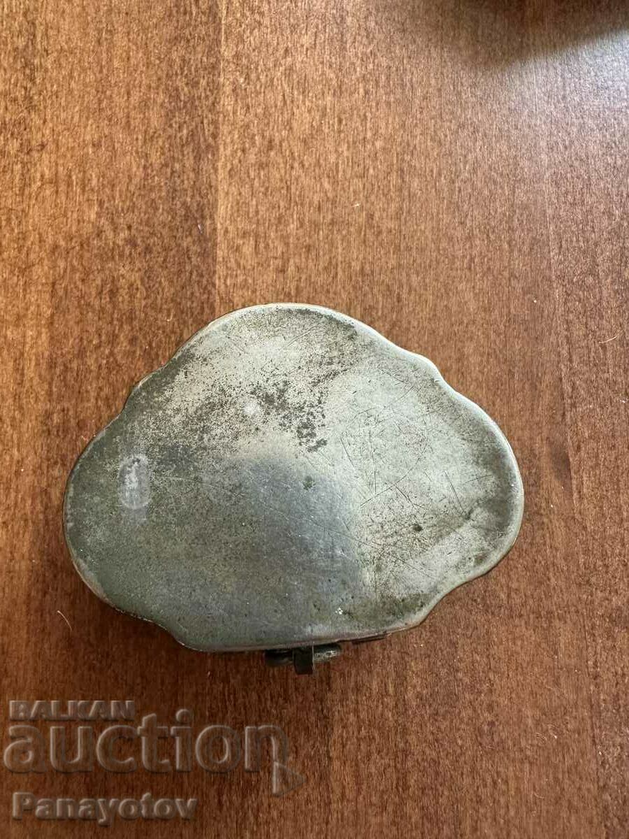 Delivery of OLD SILVER WROUGHT RENAISSANCE SNUFF BOX Delivery of OLD SILVER WROUGHT RENAISSANCE SNUFF BOX