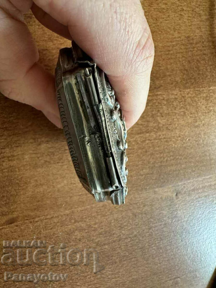 Παράδοση ΠΑΛΙΟ ΑΣΗΜΙ ΣΦΥΡΗΤΟ ΚΟΥΤΙ ΑΝΑΓΕΝΝΗΣΗΣ ΣΝΟΥΦΚ