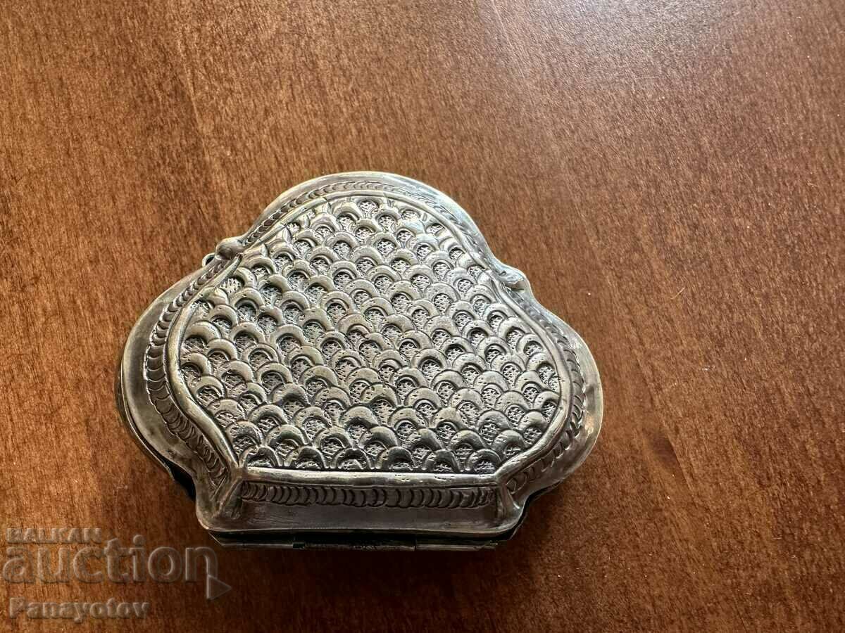 OLD SILVER WROUGHT RENAISSANCE SNUFF BOX - 5 OLD SILVER WROUGHT RENAISSANCE SNUFF BOX - 5
