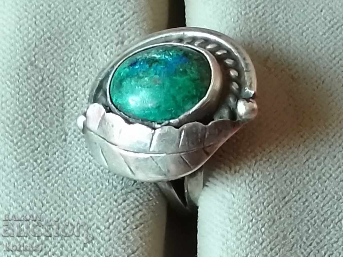Стар сребърен 925 sterling пръстен зелен полускъпоцене камък с цена 255.50 лв. | € 130.64
