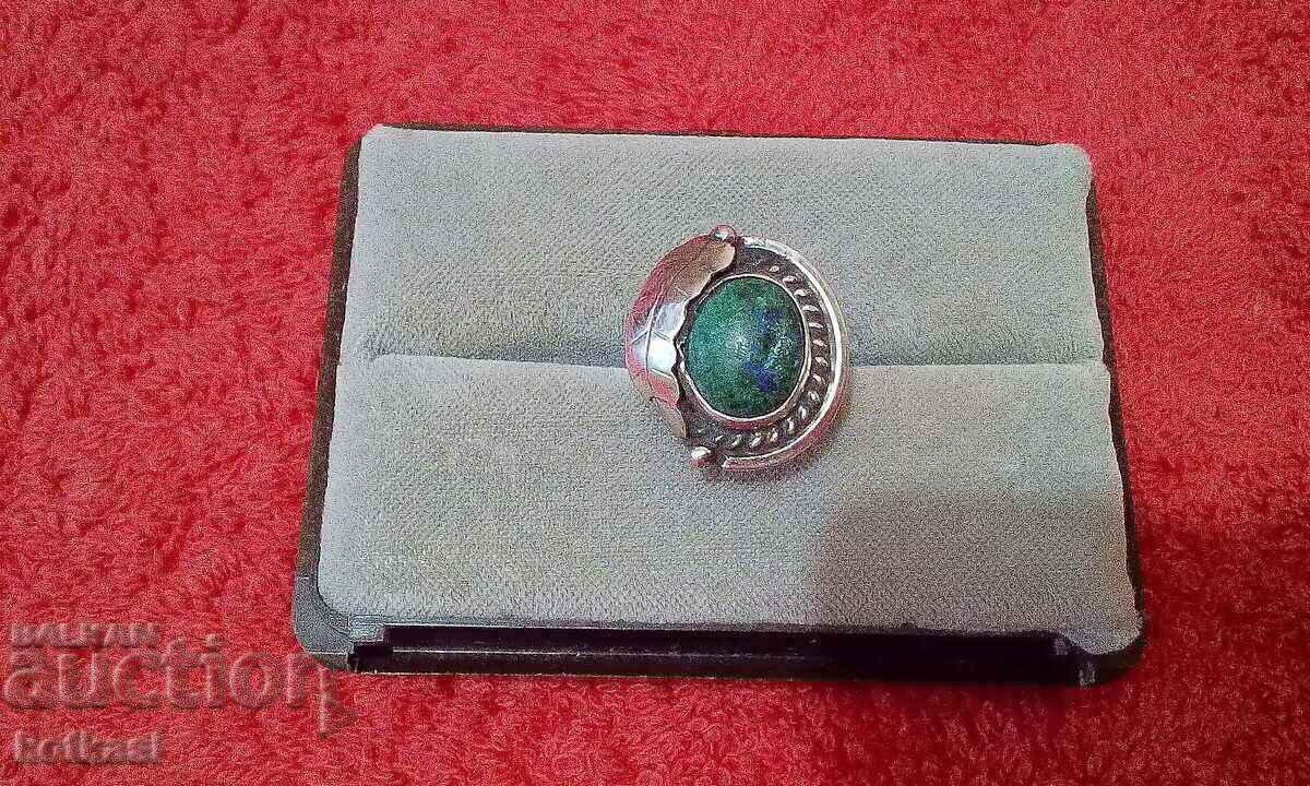 Old silver 925 sterling ring green semi-precious stone