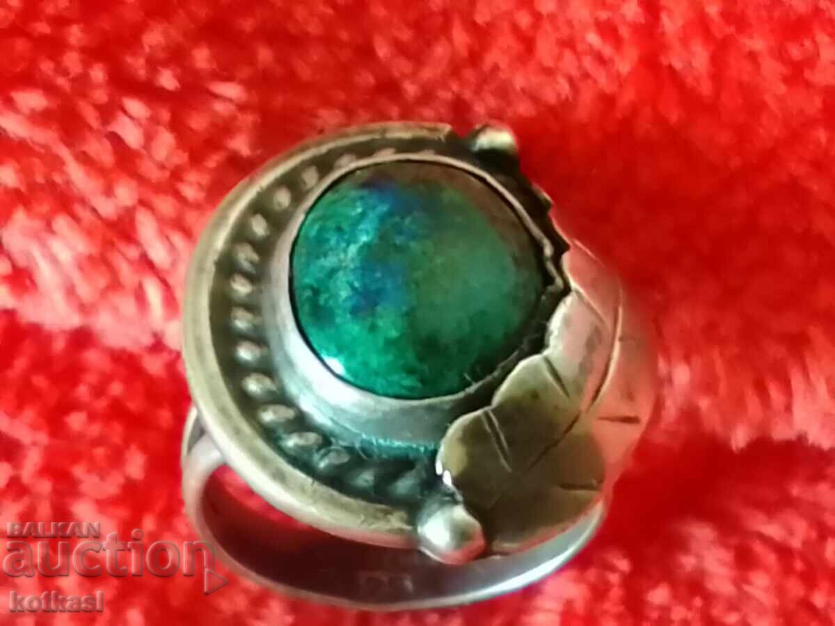 Стар сребърен 925 sterling пръстен зелен полускъпоцене камък