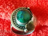 Стар сребърен 925 sterling пръстен зелен полускъпоцене камък