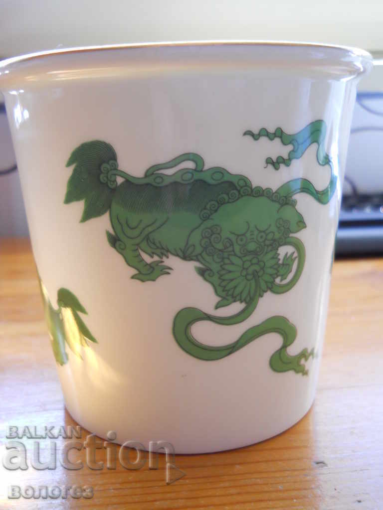 голяма чаша с мотиви от китайската митология -  Англия