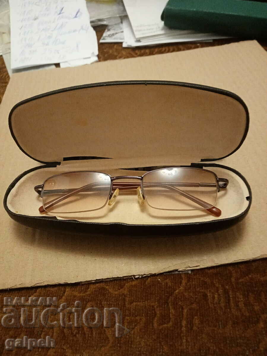 Delivery of CASE FOR GLASSES - BGN 3