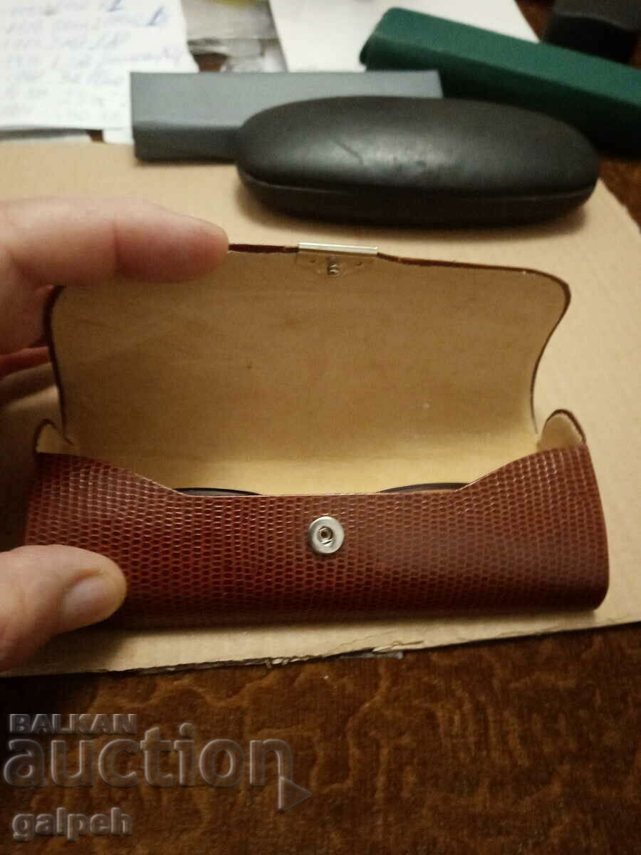 Livrarea CAZ PENTRU OCHEARE - 4 BGN.