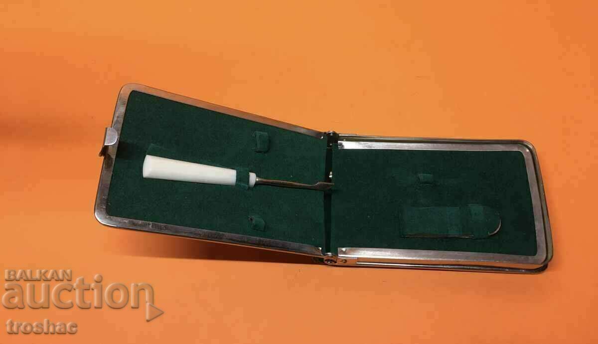 Auction Old Luxury Vanity Box with Engraved Wish Auction Old Luxury Vanity Box with Engraved Wish