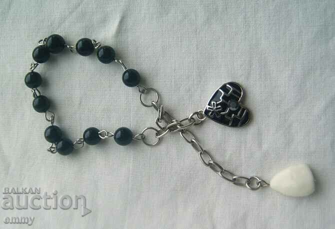 Bracelet with black balls and heart pendant, 14 cm