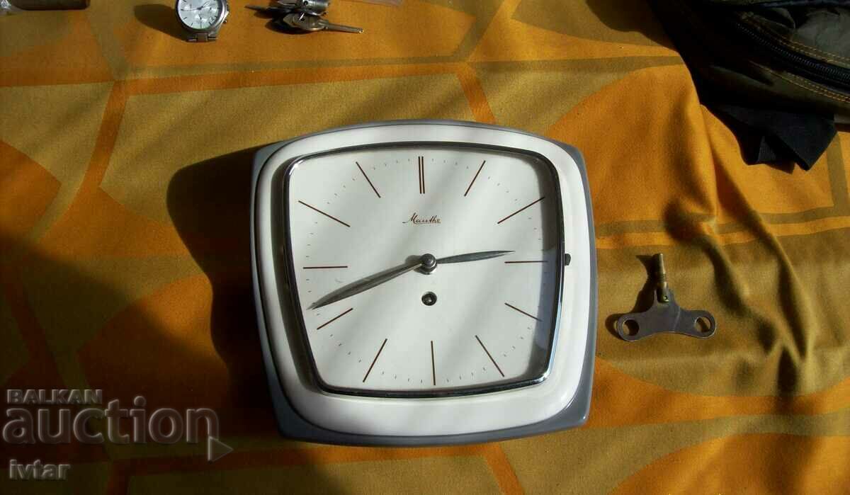 Стенен германски порцеланов часовник "MAUTHE"