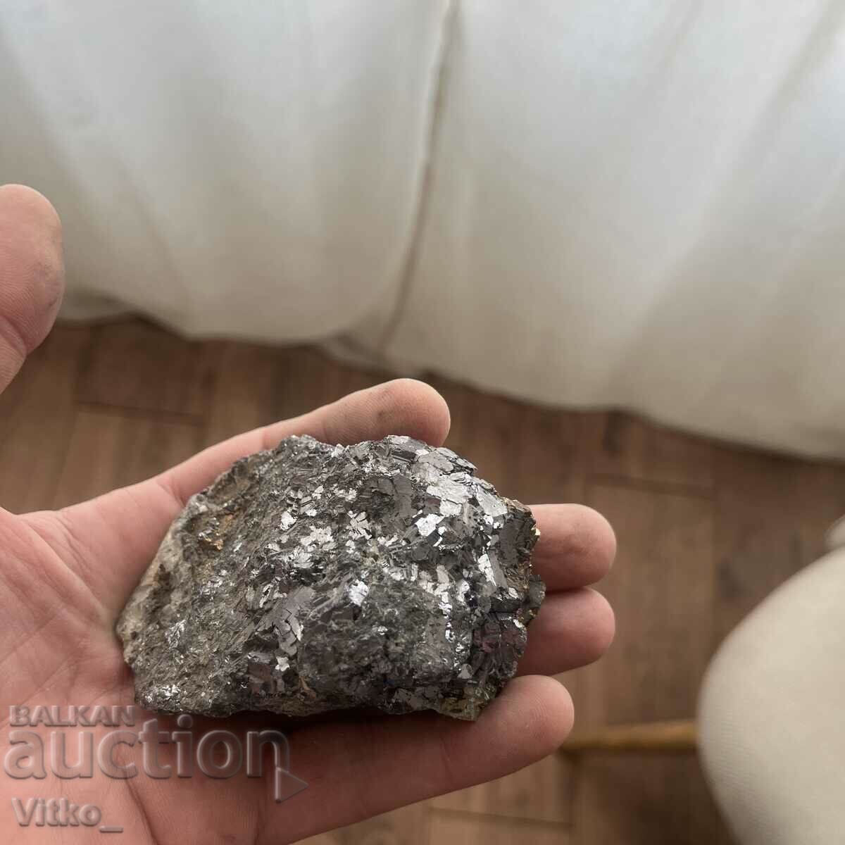 Естествен минерал , руда , полезно изкопаемо