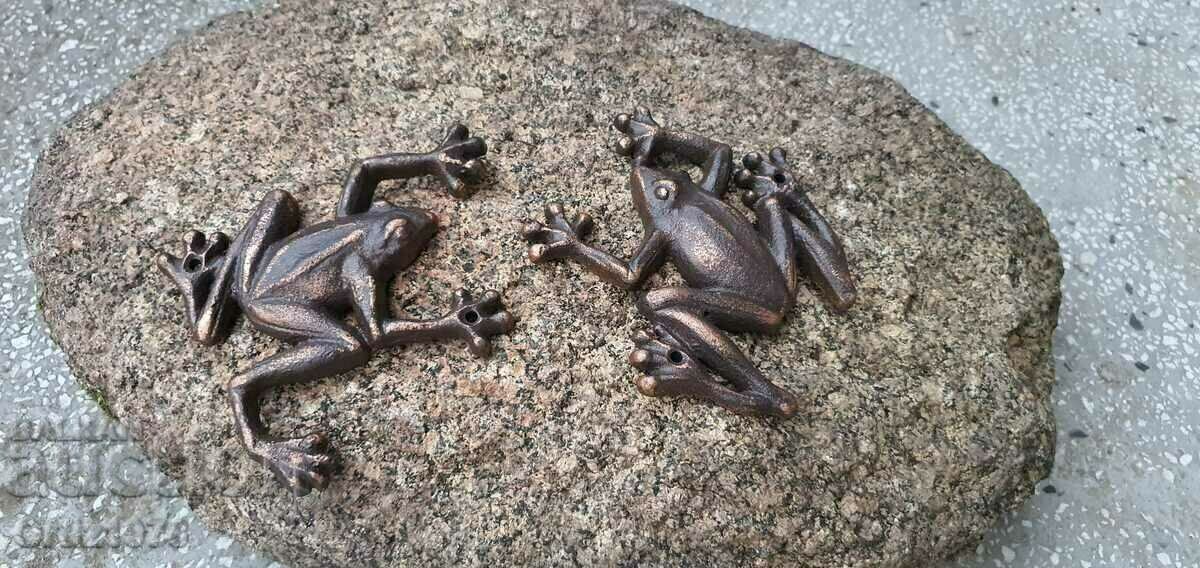 Delivery of Lot Massive cast iron frogs, 660g Delivery of Lot Massive cast iron frogs, 660g