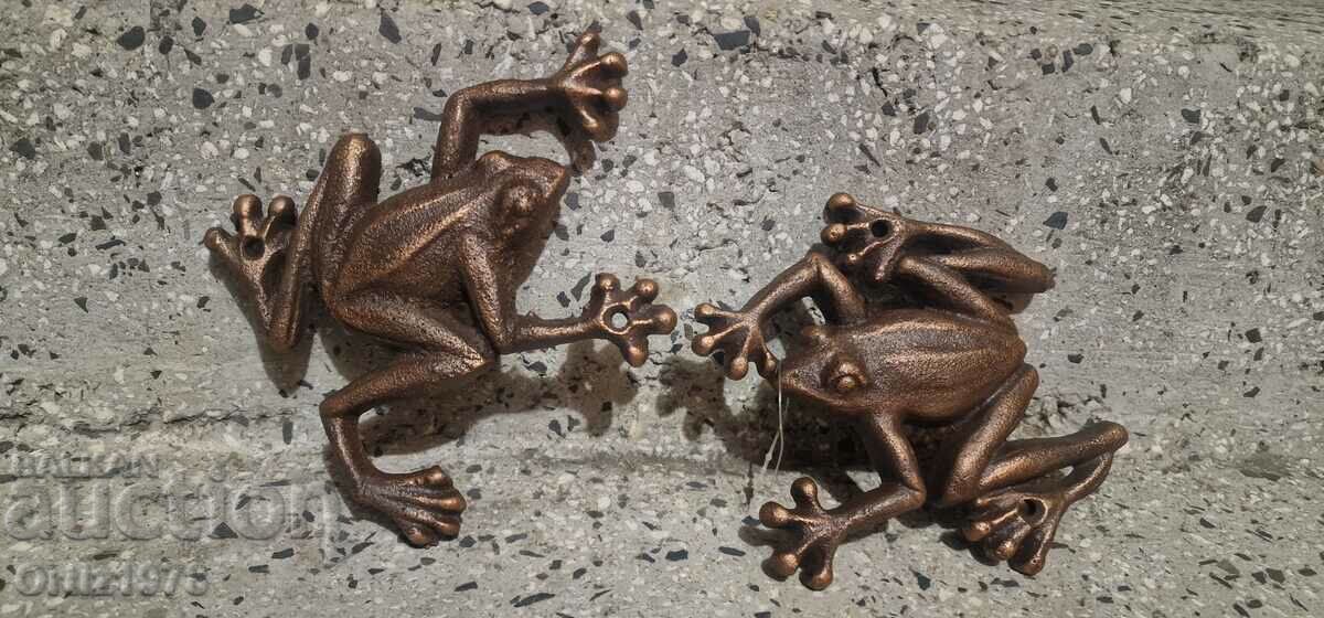 Lot Massive cast iron frogs, 660g