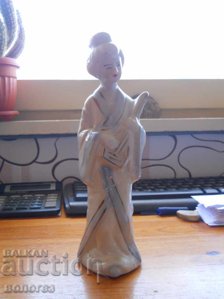 antique porcelain figurine - geisha (Japan)