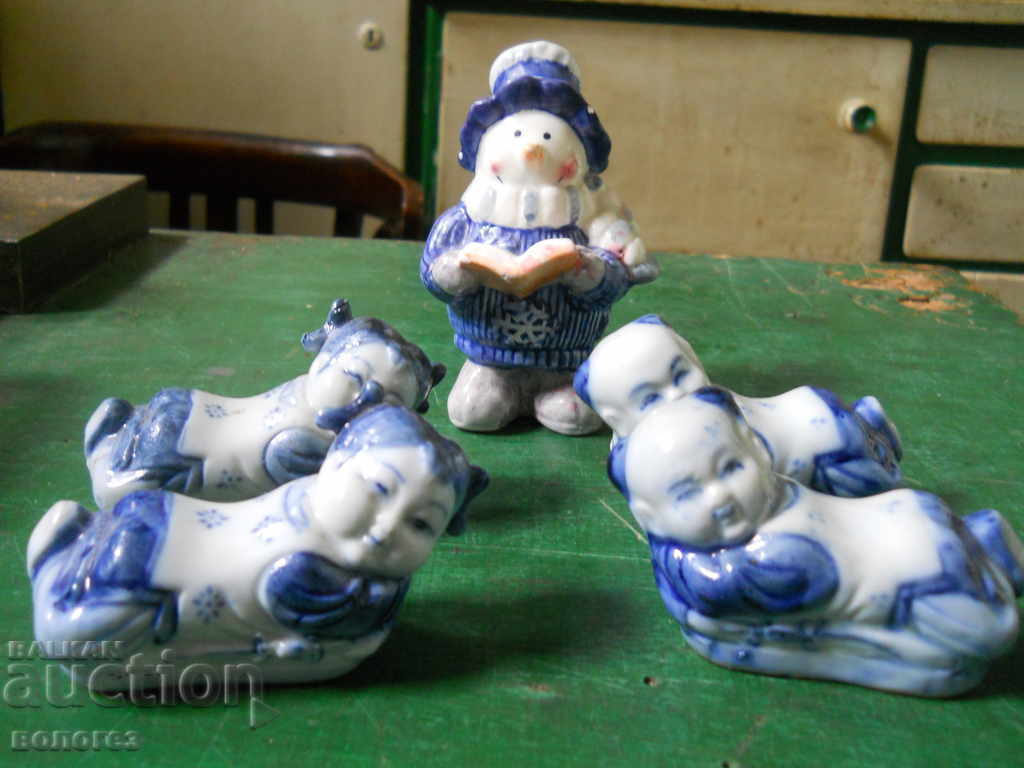 set of porcelain figurines - Japan