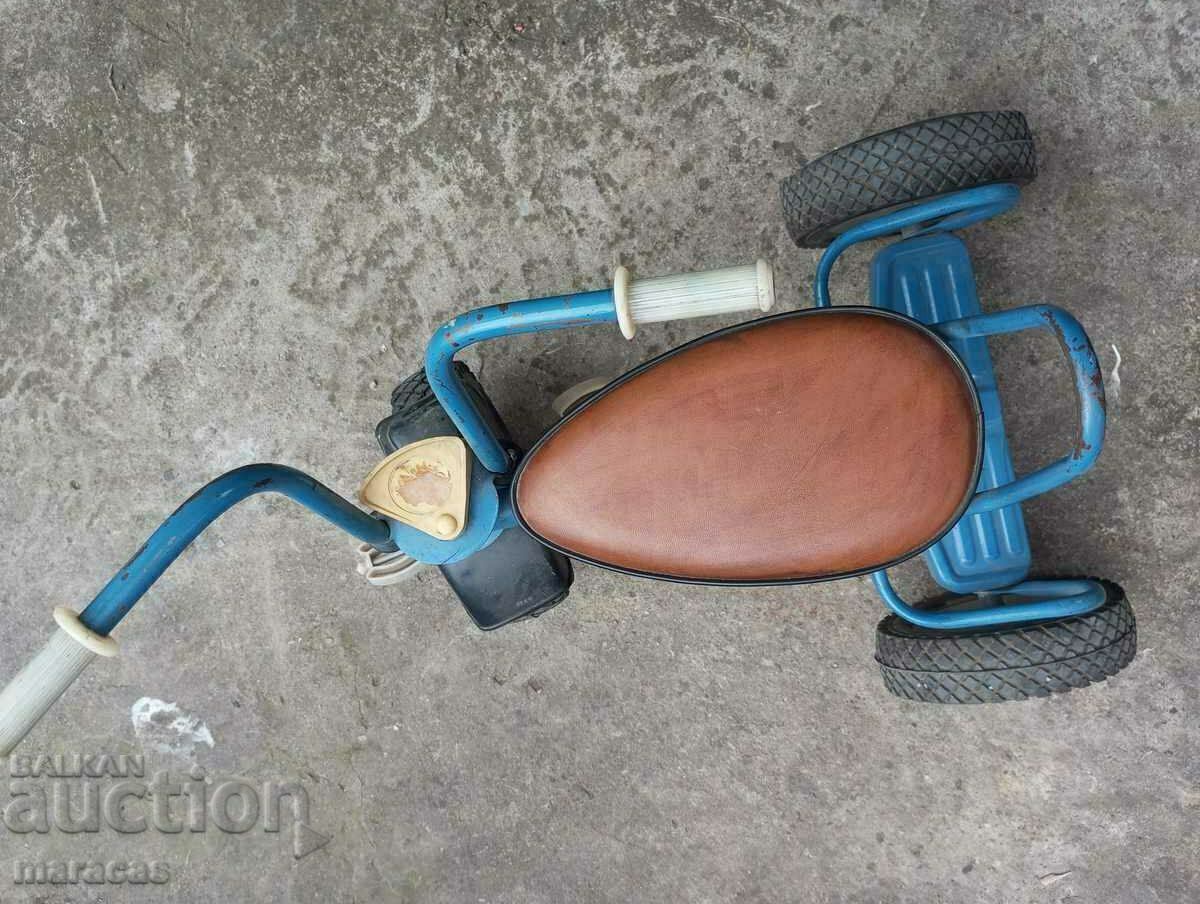 Jucării vechi pentru copii triciclu și bicicletă mică Jucării vechi pentru copii triciclu și bicicletă mică