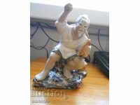 Figurină antică din porțelan - pescar (China)