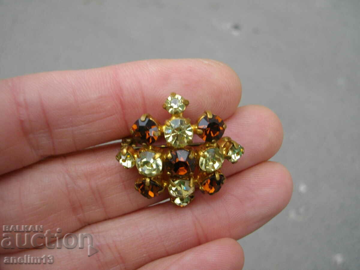 Доставка на СТАРА БРОШКА