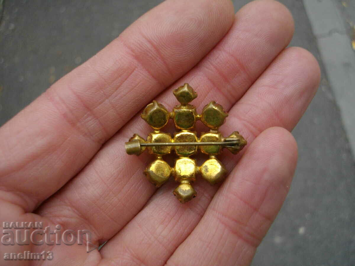 OLD BROOCH - 6 OLD BROOCH - 6