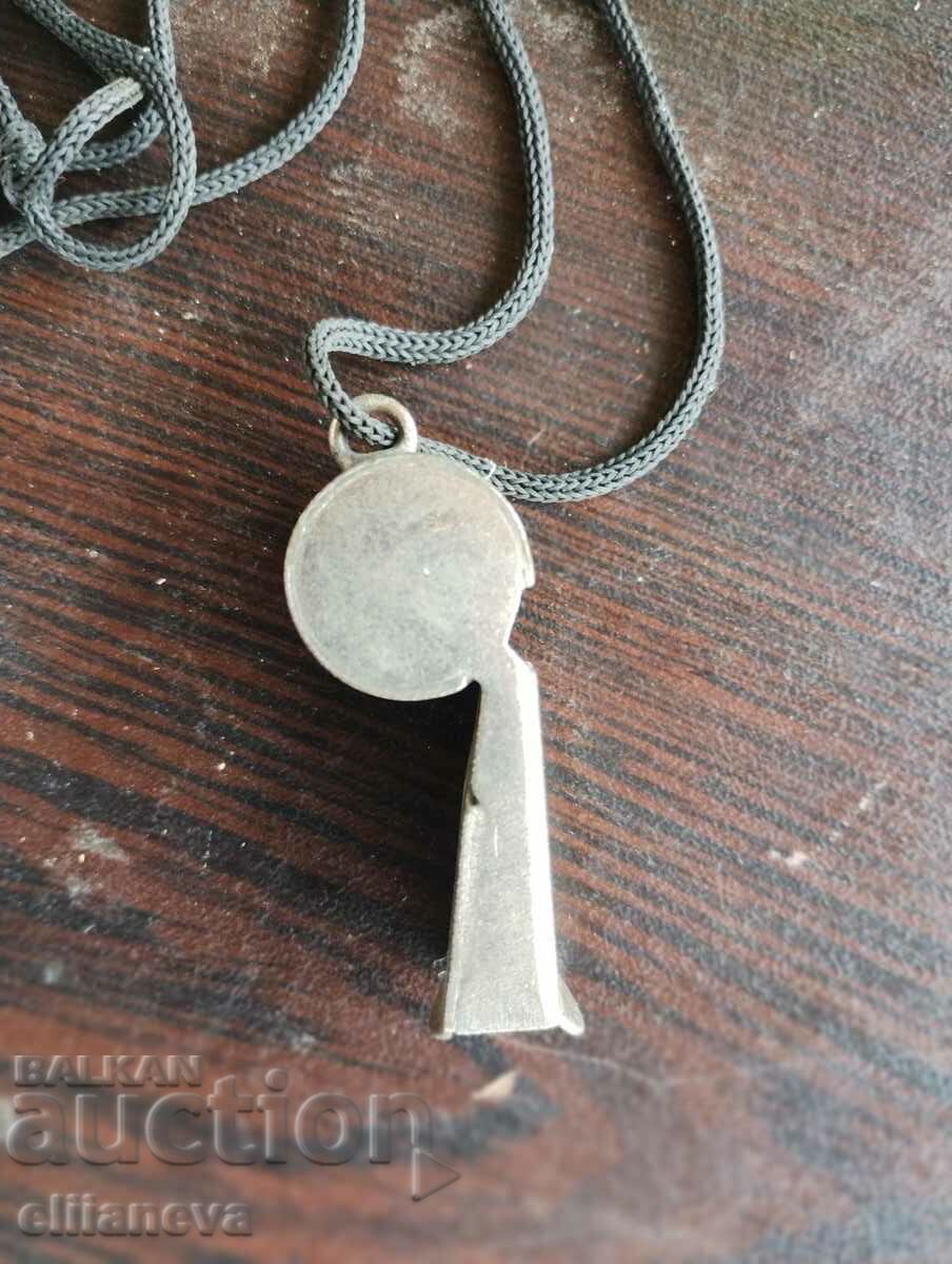 Μεταλλική σφυρίχτρα με τιμή 10.00 BGN | € 5.11 Μεταλλική σφυρίχτρα με τιμή 10.00 BGN | € 5.11