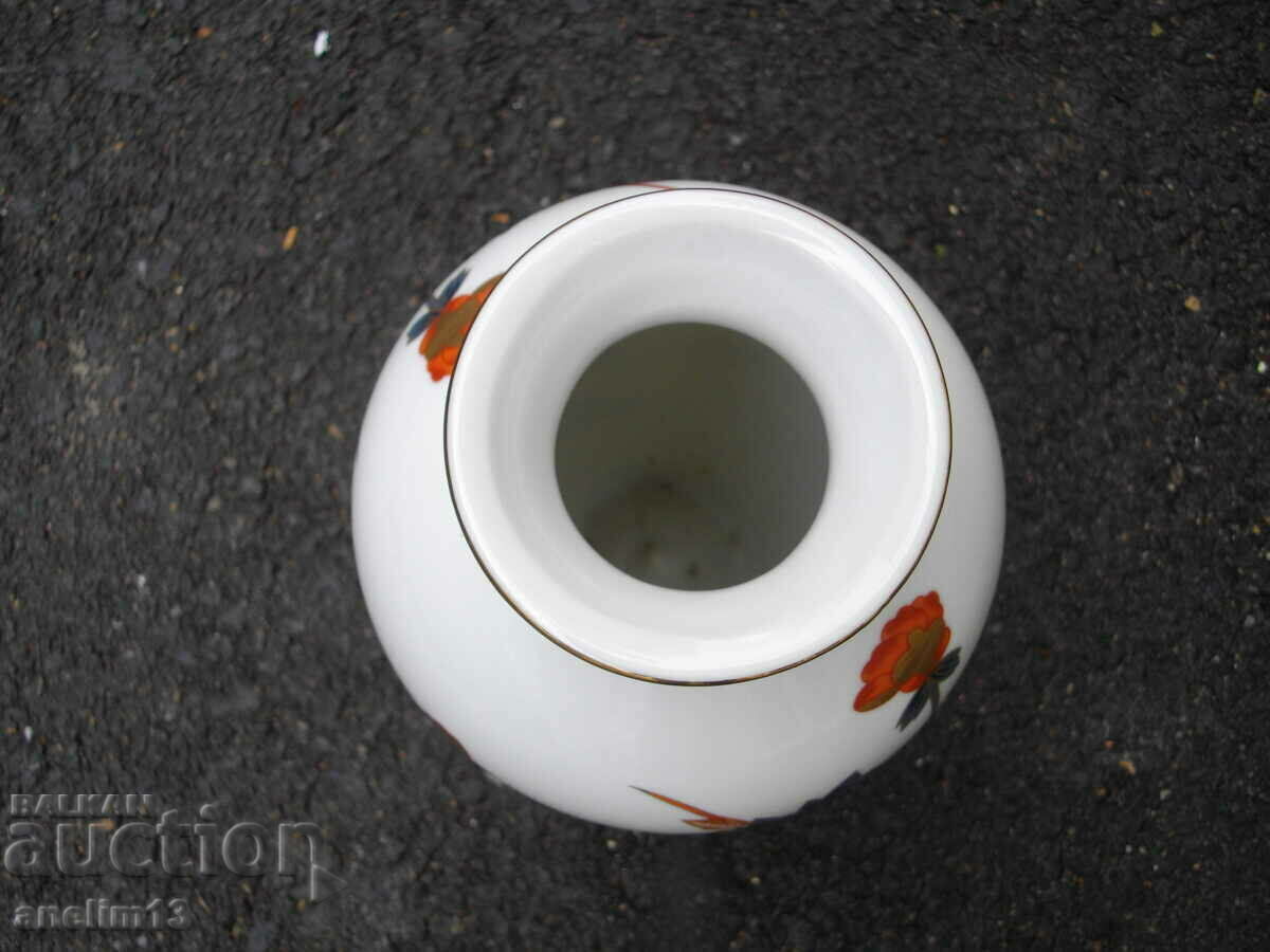 PORCELAIN VASE - 6 PORCELAIN VASE - 6