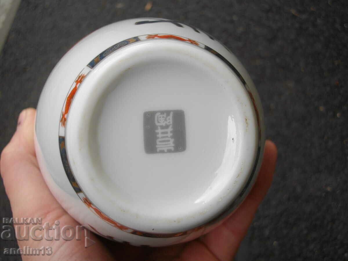 PORCELAIN VASE - 7 PORCELAIN VASE - 7