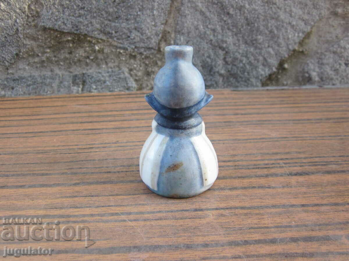 Delivery of old German porcelain figure figurine girl Delivery of old German porcelain figure figurine girl