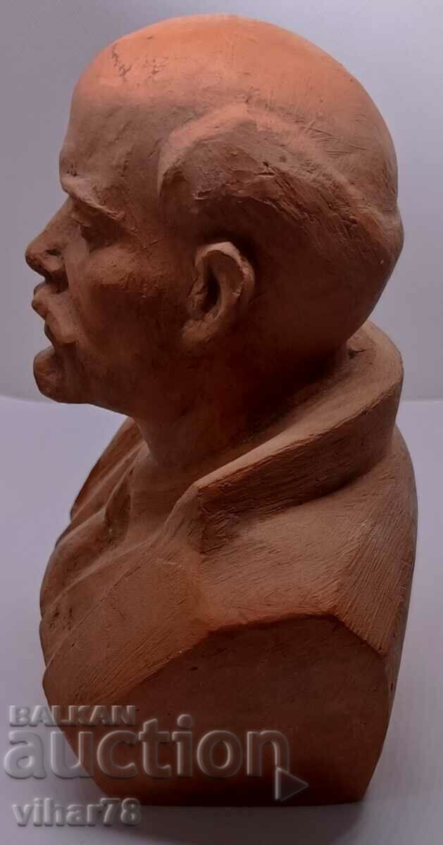 Delivery of Ceramic bust of Lenin