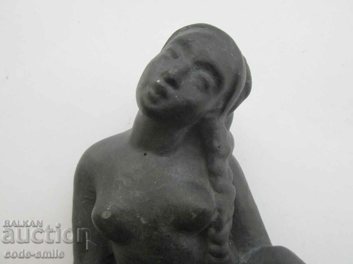 Old master plastic statuette figure beautiful girl with price 200.00 BGN | € 102.26 Old master plastic statuette figure beautiful girl with price 200.00 BGN | € 102.26