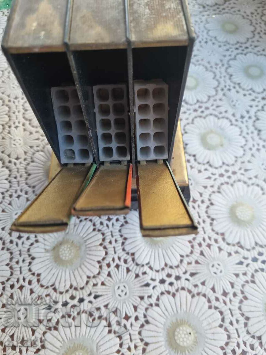 Auction Russian cigarette case. Dispenser Auction Russian cigarette case. Dispenser