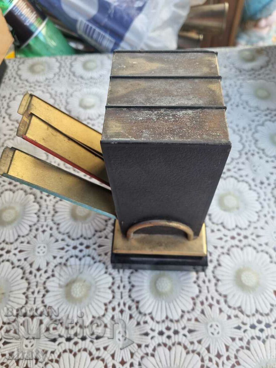 Delivery of Russian cigarette case. Dispenser Delivery of Russian cigarette case. Dispenser