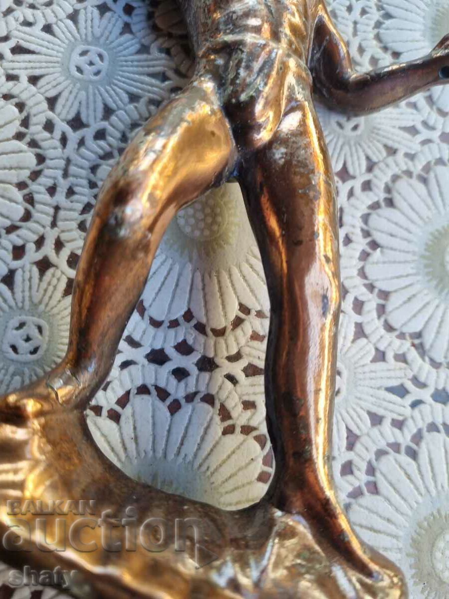 Delivery of Bronze figure. Sculpture Delivery of Bronze figure. Sculpture