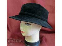 Pălărie neagră din pâslă pentru femei vintage din anii 50