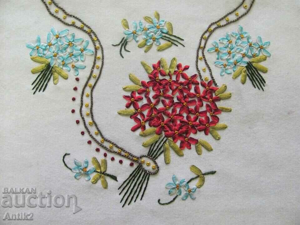 Auction 19th Century Folk Motifs Handmade with metal tinsel Auction 19th Century Folk Motifs Handmade with metal tinsel