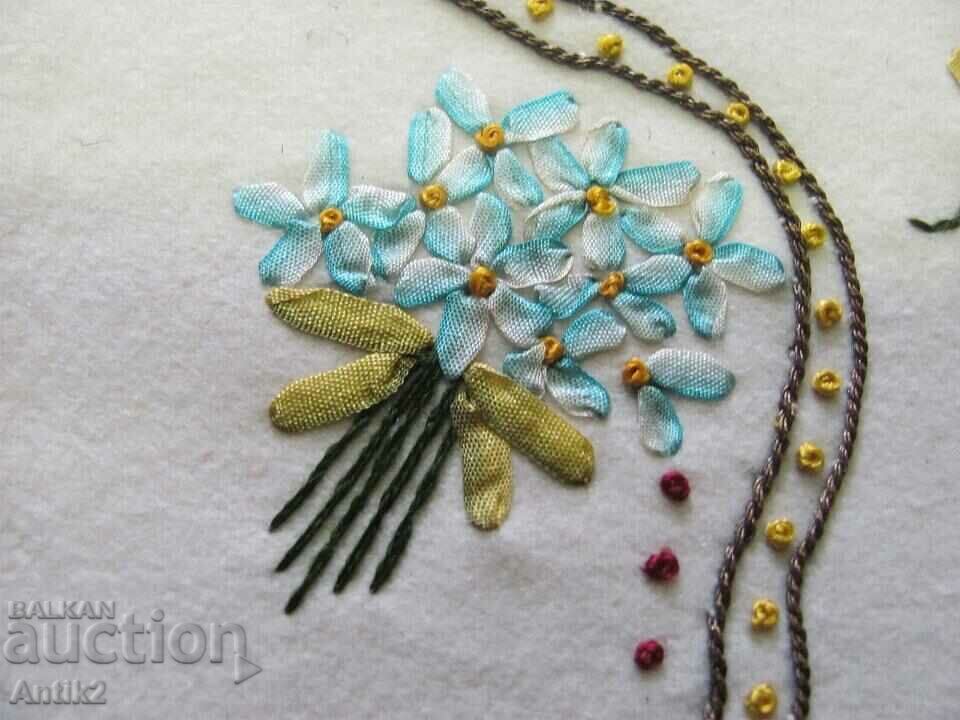 Delivery of 19th Century Folk Motifs Handmade with metal tinsel Delivery of 19th Century Folk Motifs Handmade with metal tinsel