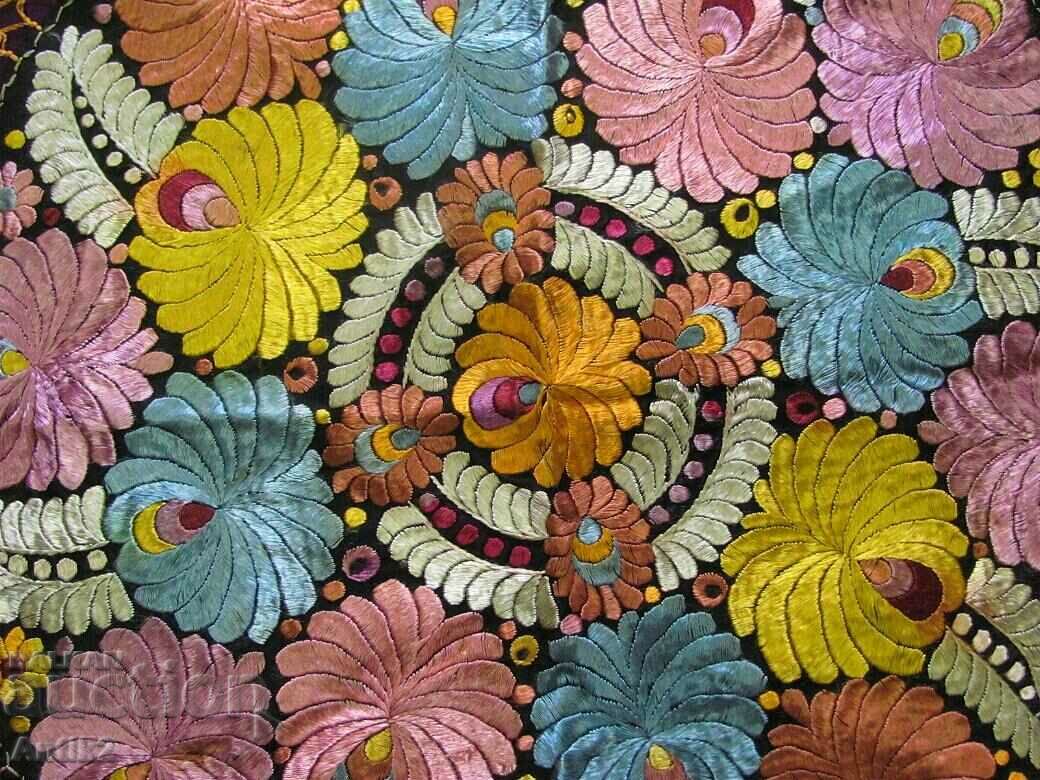 Delivery of Antique Tablecloth, Table Square