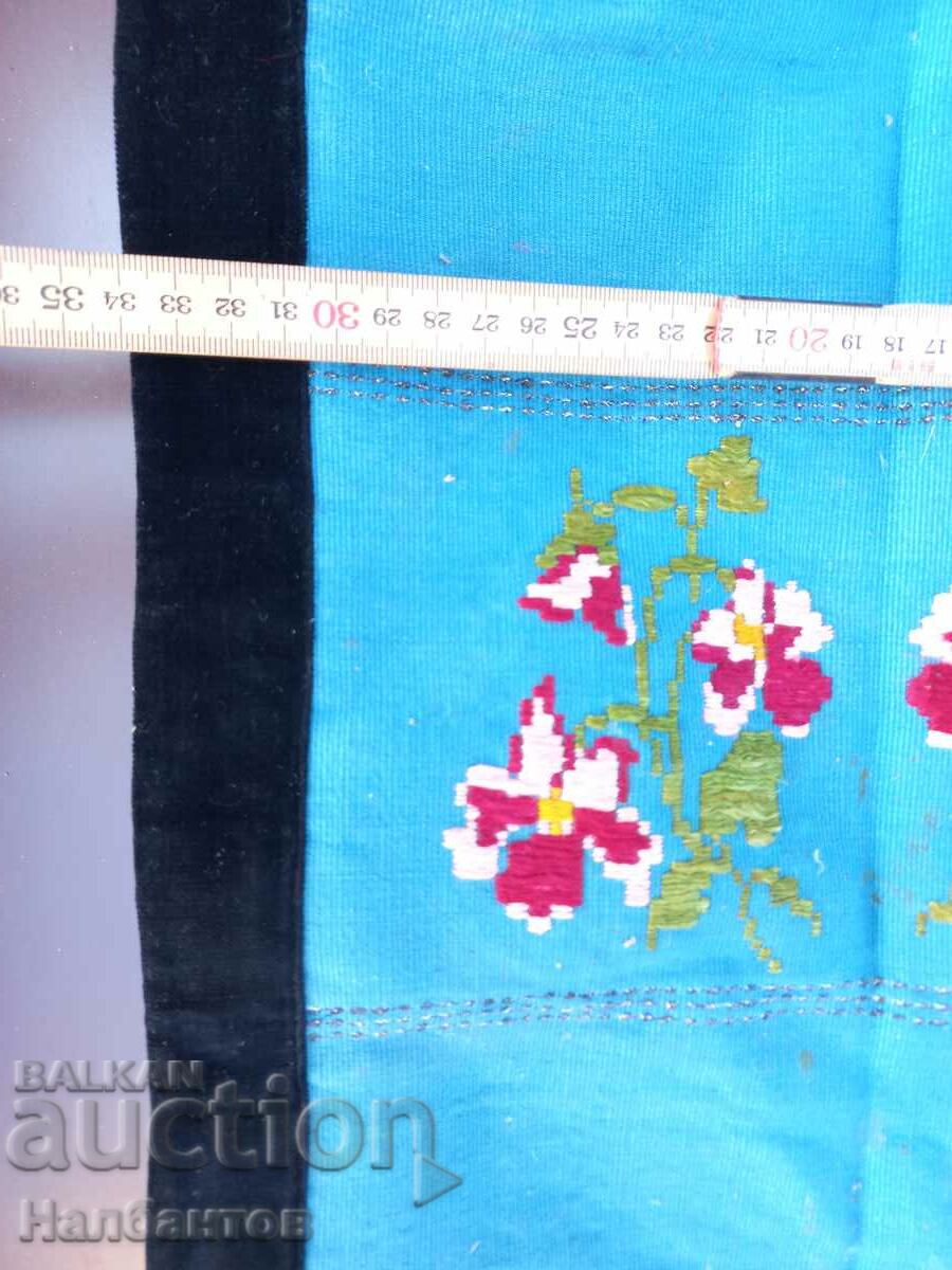 Auction  WEAR AN OLD APRON