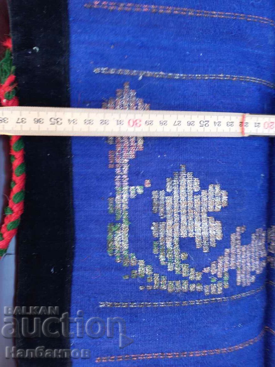 Auction WEAR AN OLD APRON Auction WEAR AN OLD APRON