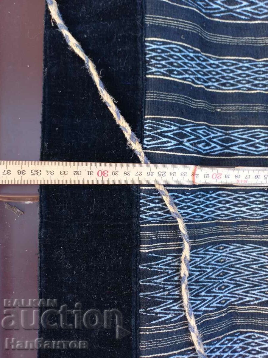 Auction WEAR AN OLD APRON Auction WEAR AN OLD APRON