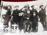 FOTO REGAL - soldați, baionetă, pușcă, uniformă, șapcă