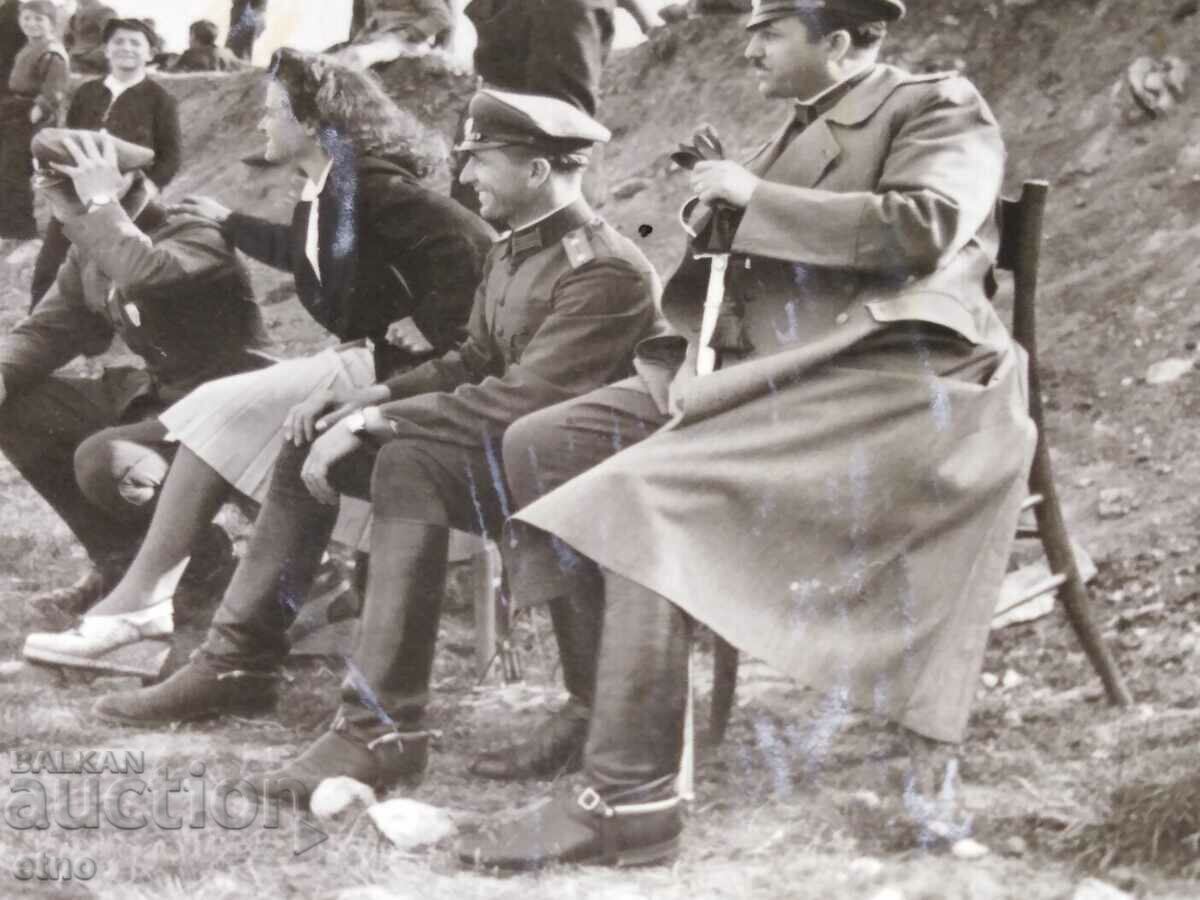 Παράδοση ΒΑΣΙΛΙΚΗ ΦΩΤΟΓΡΑΦΙΑ - στρατιώτες, σπαθί, Στολή Παράδοση ΒΑΣΙΛΙΚΗ ΦΩΤΟΓΡΑΦΙΑ - στρατιώτες, σπαθί, Στολή